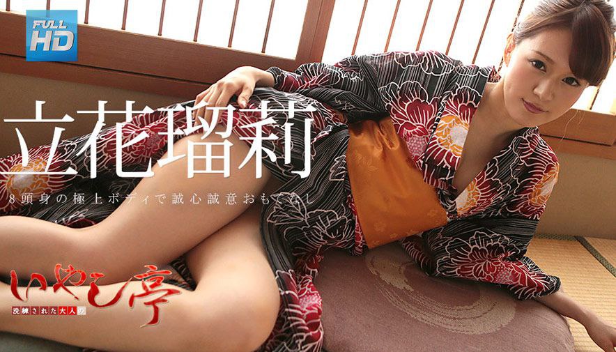 中医养生馆帘子外的呻吟，一起享受按摩的男女，小哥撩骚女技师情X啪啪，隔着体位爆草，隔壁少妇受不了自慰